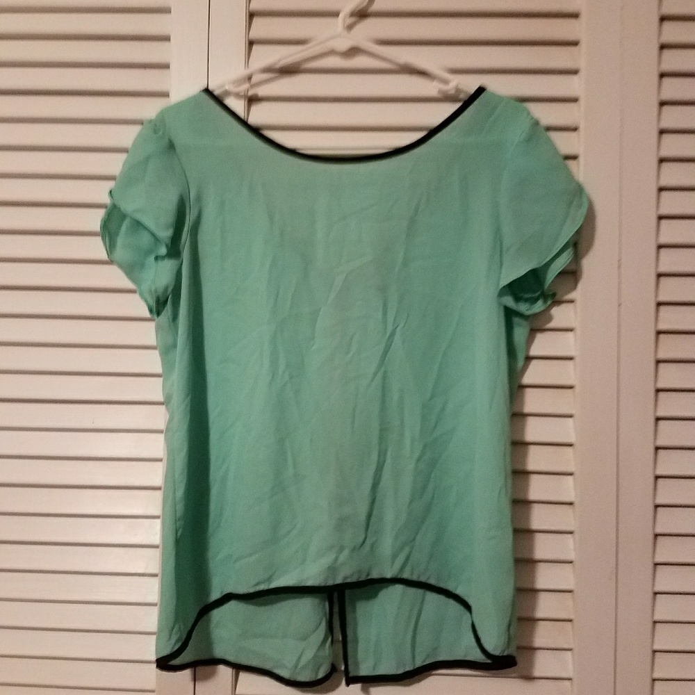 Blouse with open back and bows